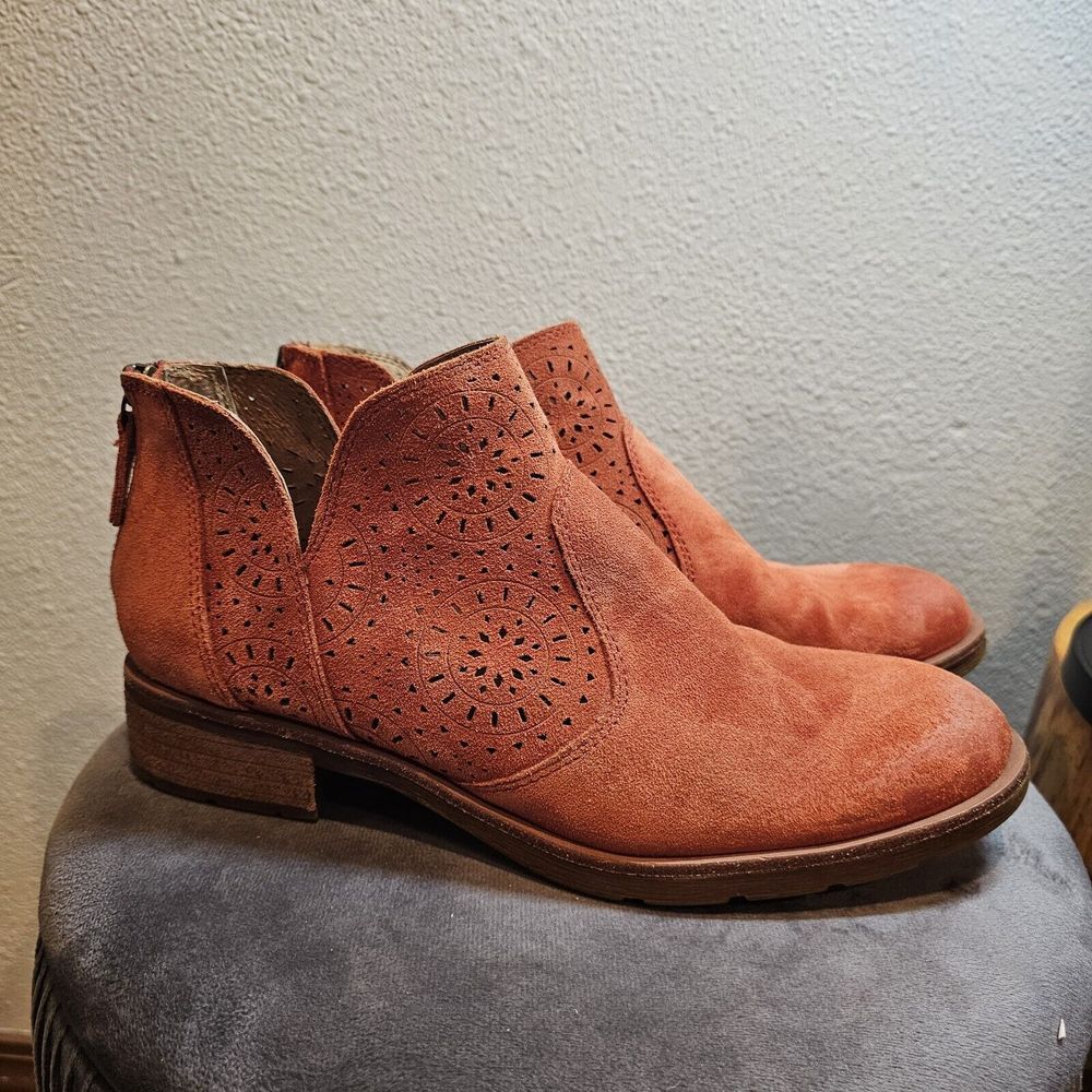 Sofft Barrosa Womens 8.5 Ankle Booties Boots Orange Suede Leather Sunburst Laser